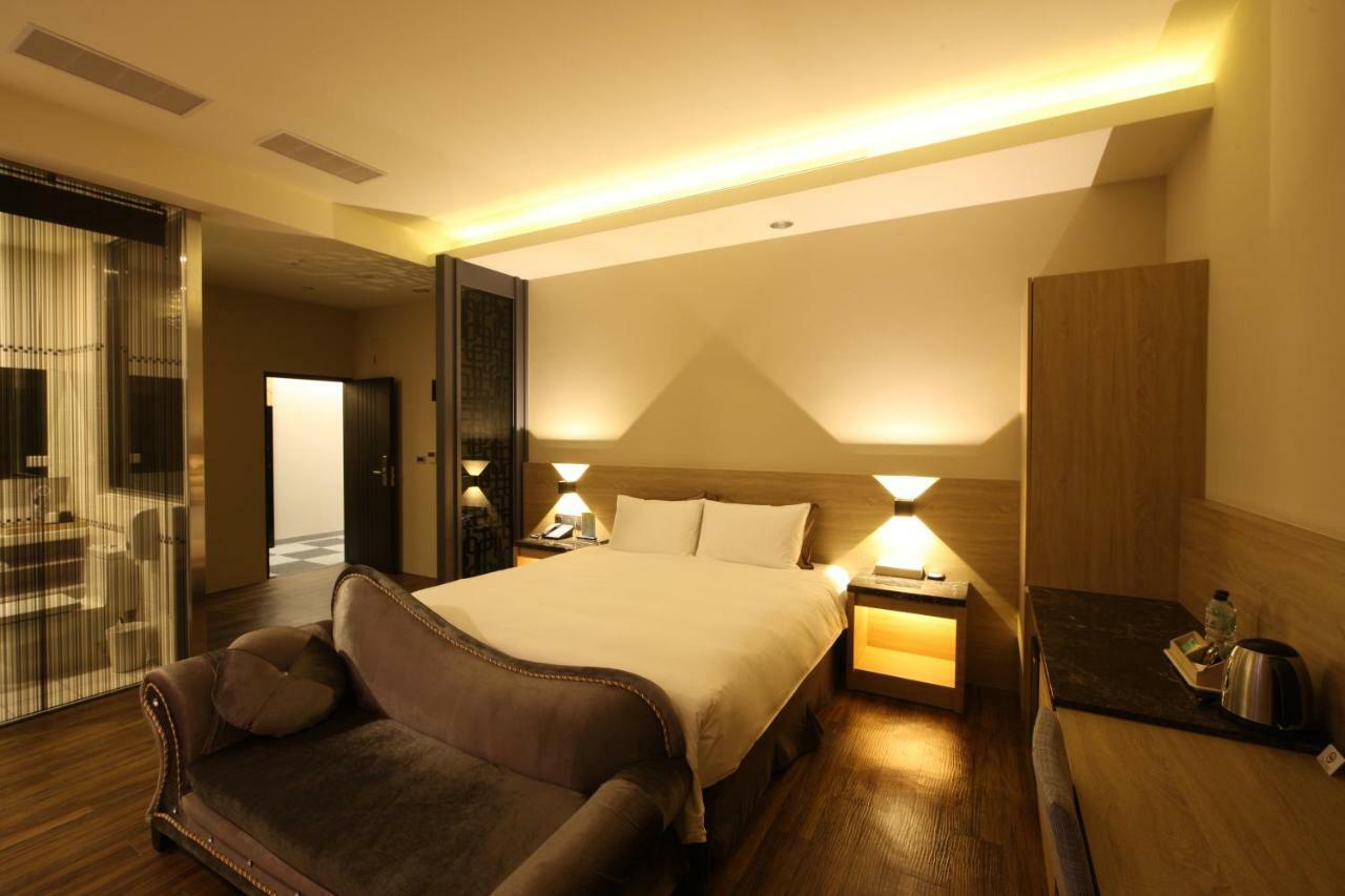 Yu Chun Hotel Taichung Exterior foto